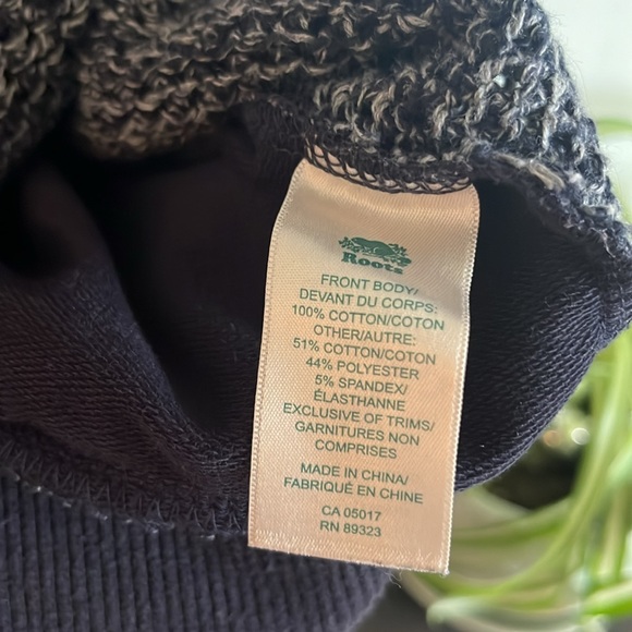 Roots navy crew sweater with mesh front, size small. - Picture 5 of 5
